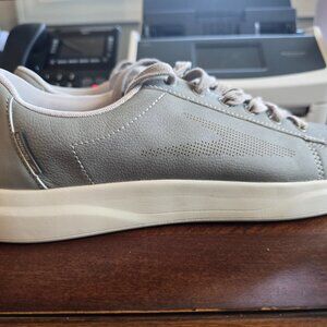Speedo Men's 11 Quart Hybrid Shoe Grey Boat Sneakers. Gray Grey. Clean Style EUC